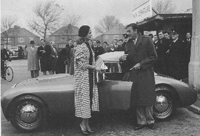 Errol Flynn and a Targa Florio, 169-53b.jpg (91289 bytes)